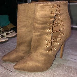 Venus heels size 7.5
